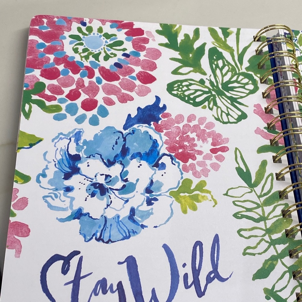 LILLY PULITZER PLANNER NEW - Picture 8 of 12